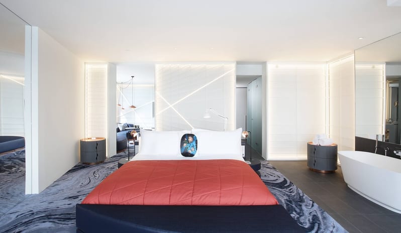 COOL CORNER SUITE KING BED